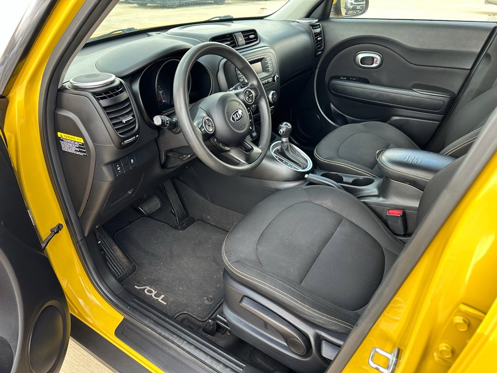 Used 2015 Kia Soul + image 10