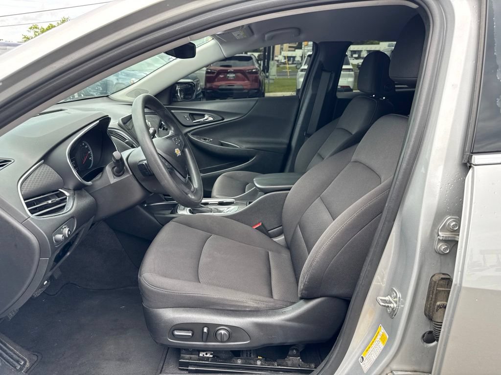 Used 2019 Chevrolet Malibu LT FWD image 12