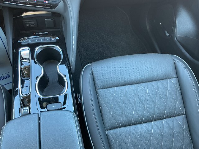 Used 2023 Buick Envision Avenir AWD/4WD image 8