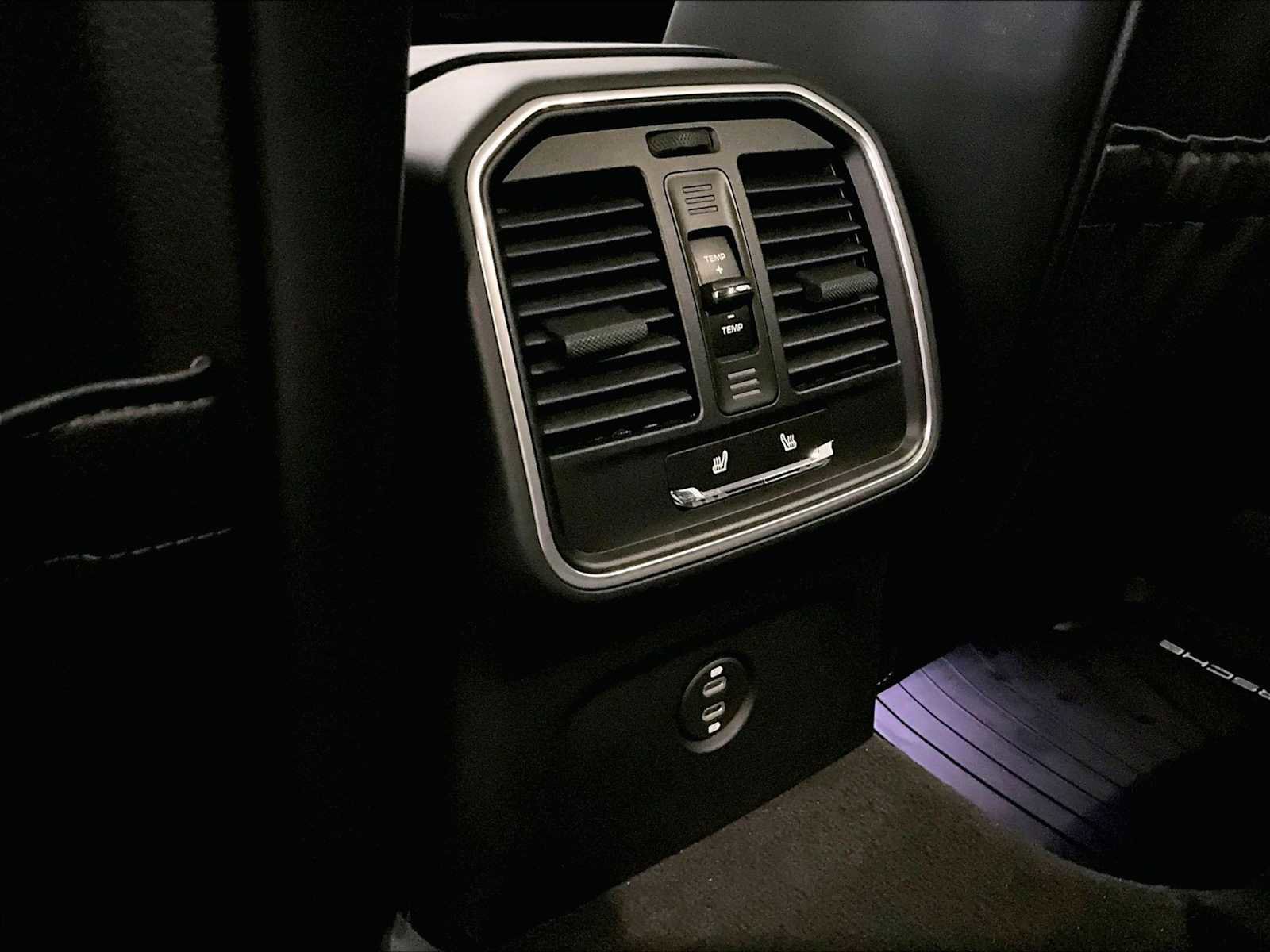 Used 2025 Porsche Macan image 30