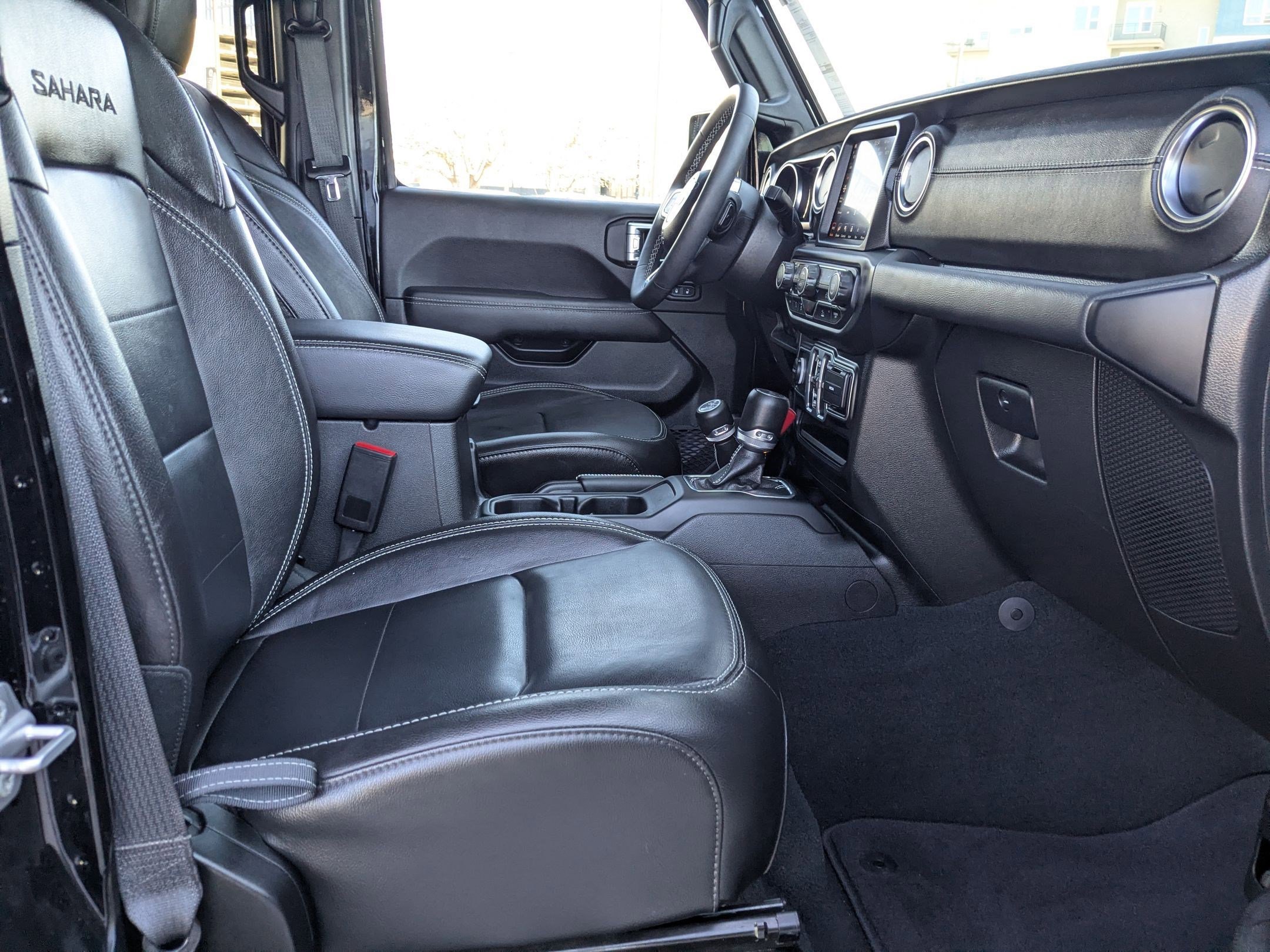 Used 2023 Jeep Wrangler Sahara image 28