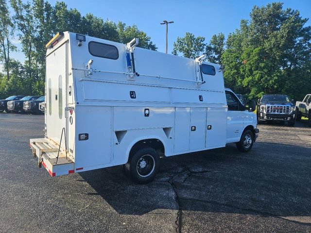 Used 2018 Chevrolet Express 4500 w/ Power Convenience Package RWD image 6