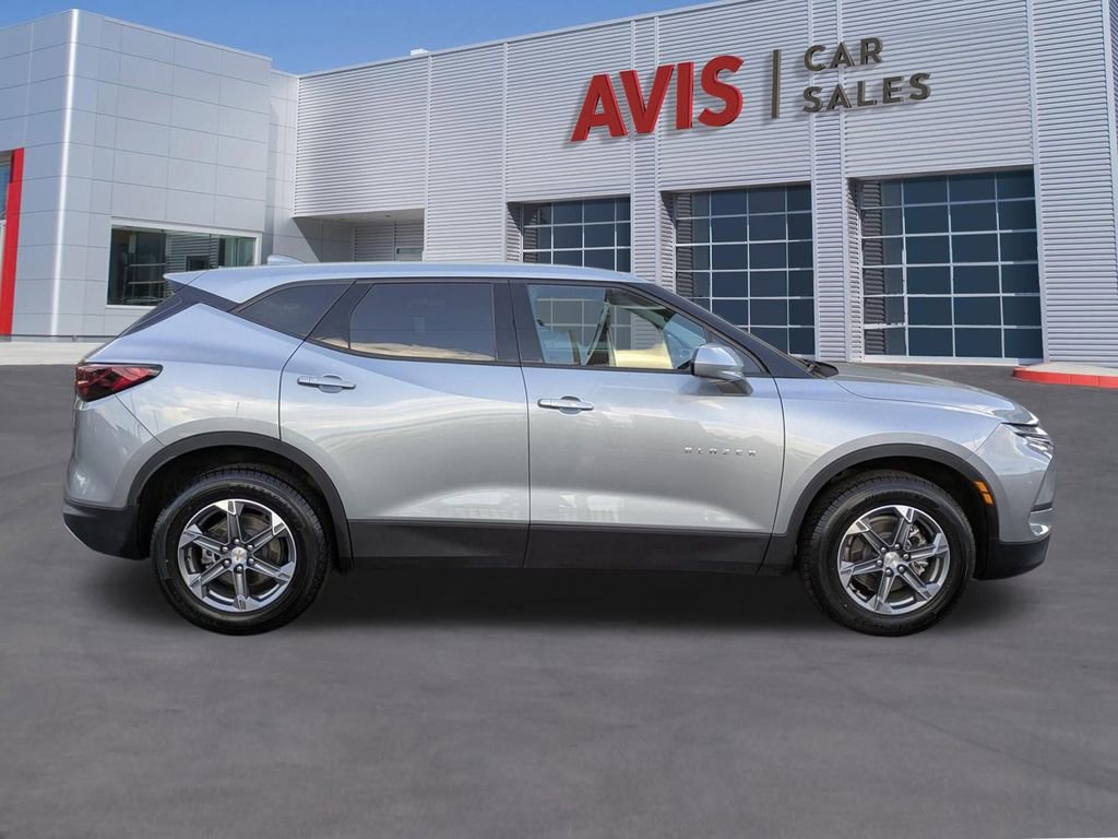 Used 2025 Chevrolet Blazer LT FWD image 5