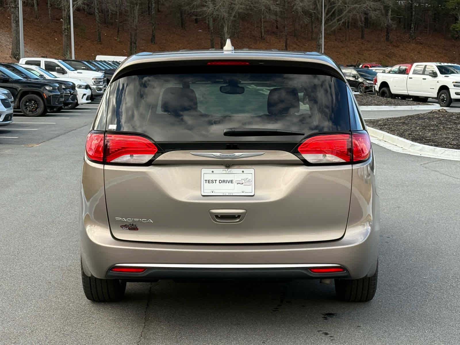 Used 2017 Chrysler Pacifica Touring Plus w/ Tire & Wheel Group image 4