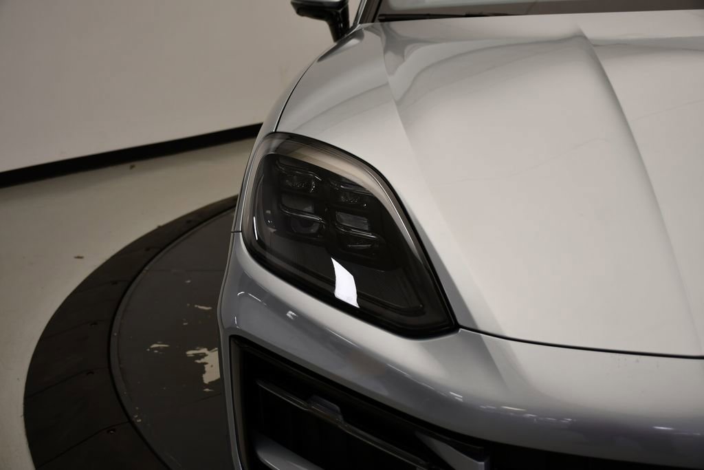 New 2026 Porsche Cayenne GTS AWD/4WD image 14