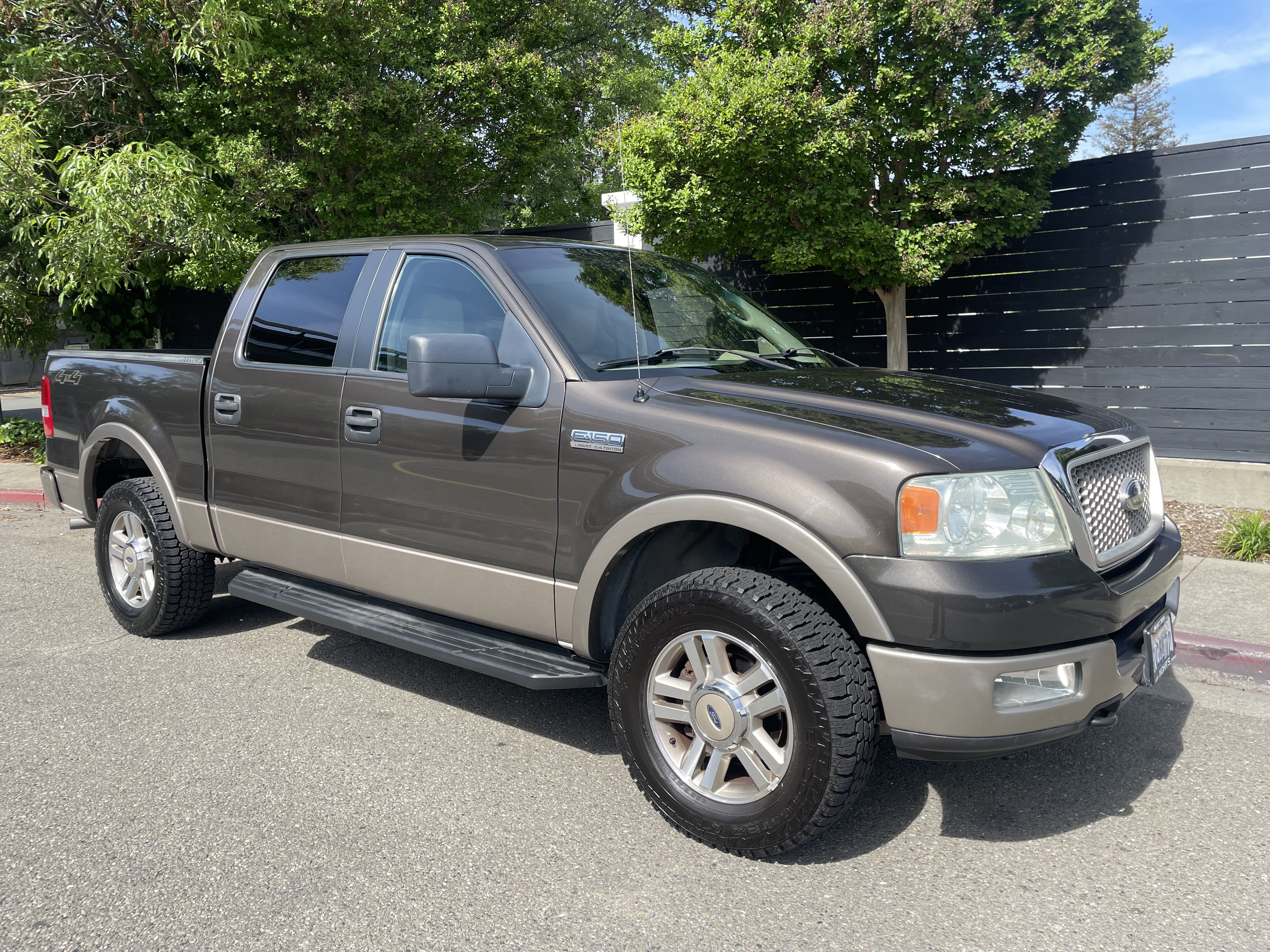 Used 2005 Ford F150 Lariat image 2