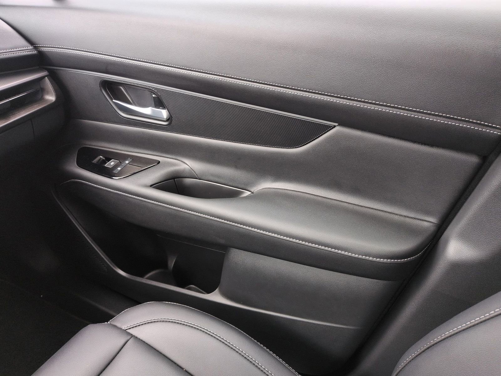 Certified 2025 Nissan Murano SV image 33