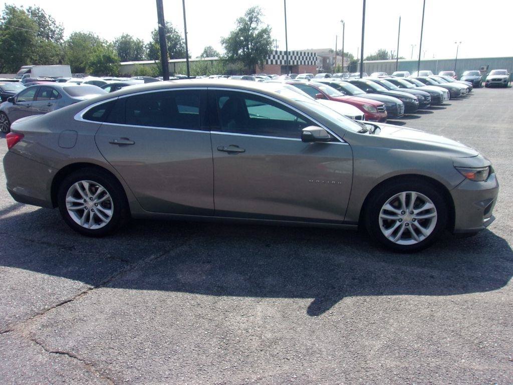 Used 2017 Chevrolet Malibu LT w/ Leather Package FWD image 14