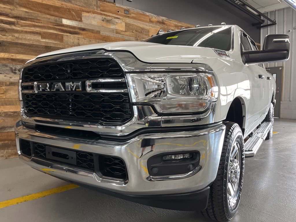 Used 2024 RAM 2500 Tradesman w/ Chrome Appearance Group image 17
