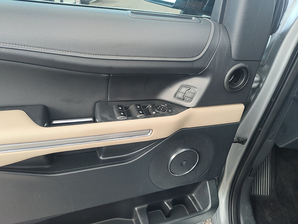 Certified 2022 Ford Expedition Limited AWD/4WD image 8