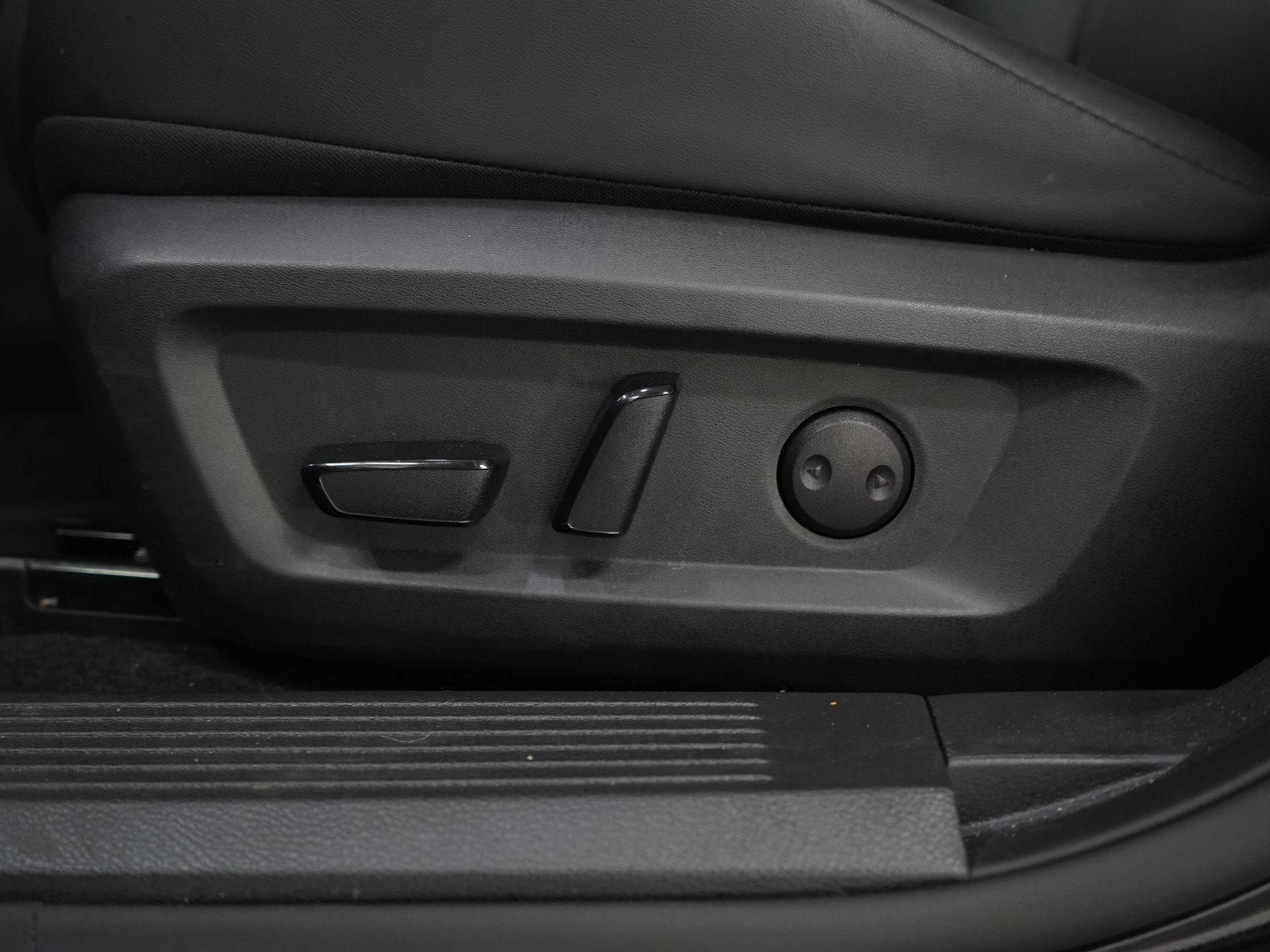 Used 2023 Nissan Rogue SV w/ SV Premium B Package image 25