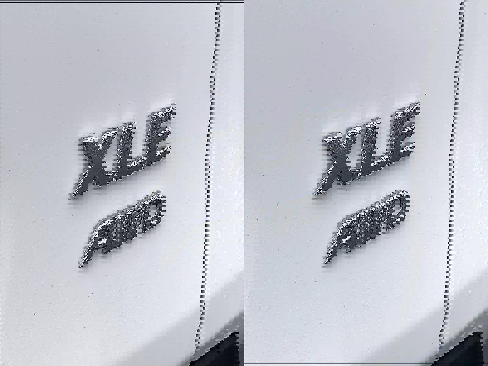 Used 2020 Toyota RAV4 XLE Premium image 11