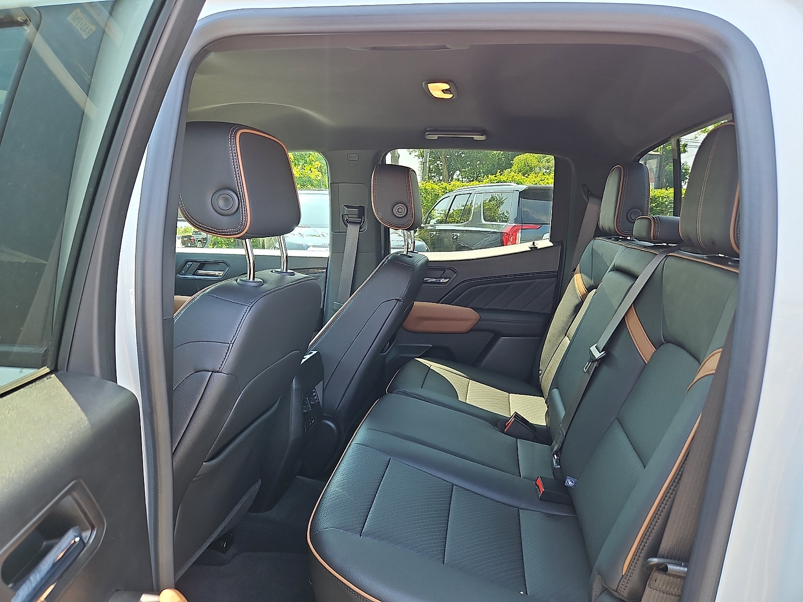 Used 2023 GMC Canyon AT4 w/ AT4 Premium Package AWD/4WD image 10