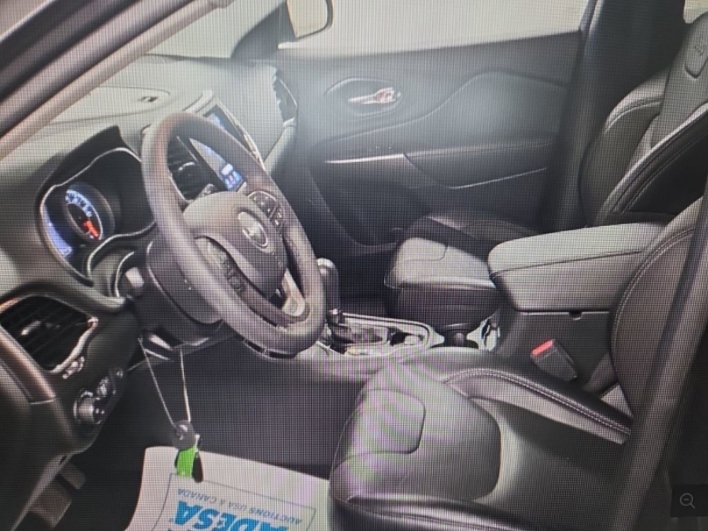 Used 2022 Jeep Cherokee Limited image 7