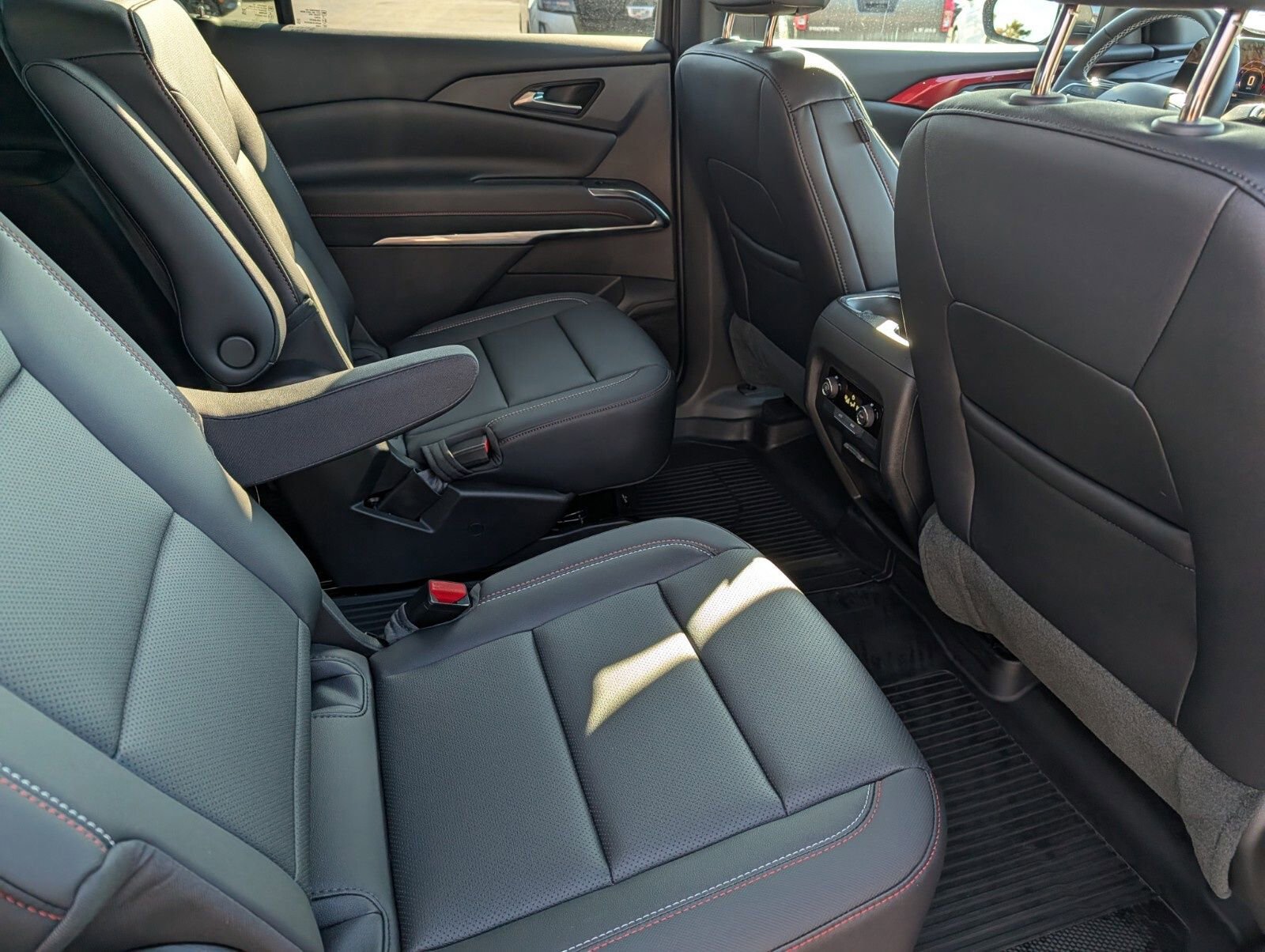 Used 2026 Chevrolet Traverse Z71 w/ Driver Confidence Package AWD/4WD image 23