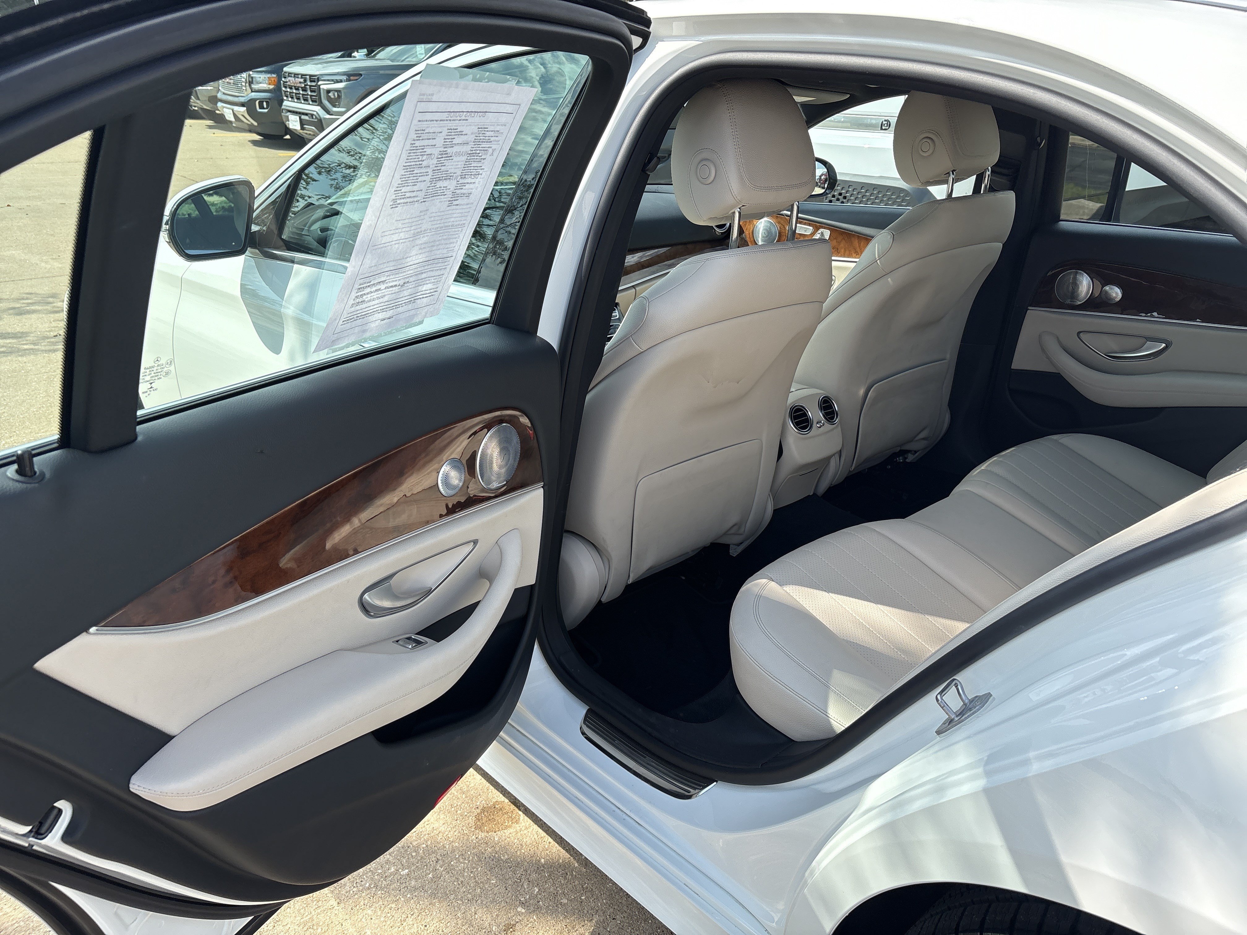 Used 2017 Mercedes-Benz E 300 4MATIC image 2