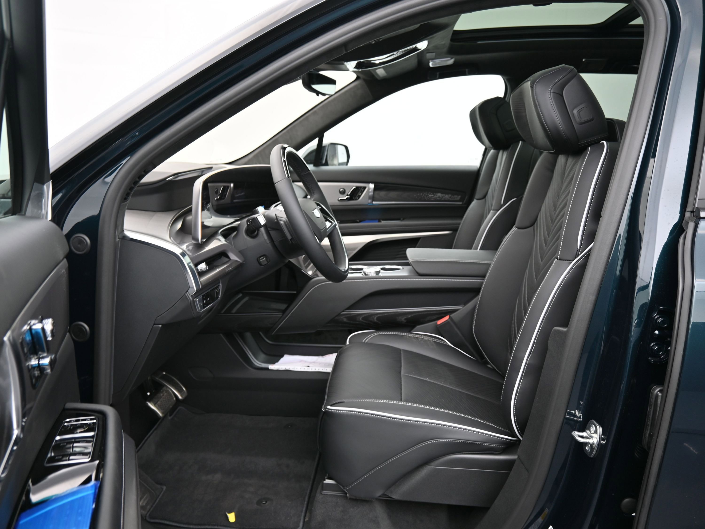 New 2026 Cadillac Vistiq Platinum image 11