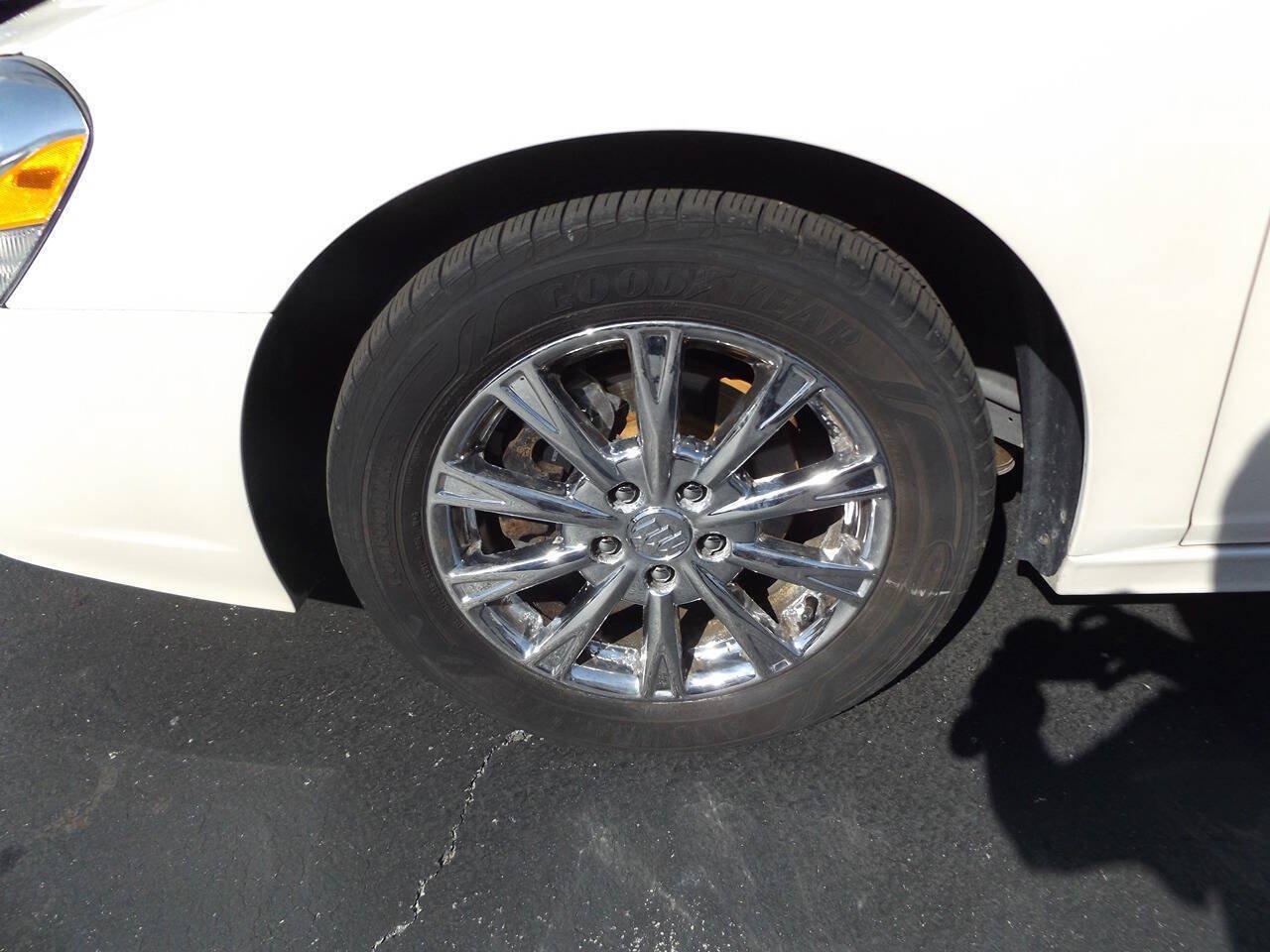 Used 2011 Buick Lucerne CXL FWD image 32