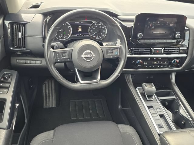 Certified 2024 Nissan Pathfinder SV FWD image 11