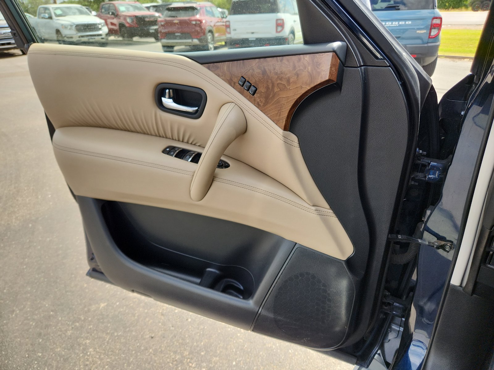 Used 2023 Nissan Armada SL w/ Captain's Chairs Package RWD image 13