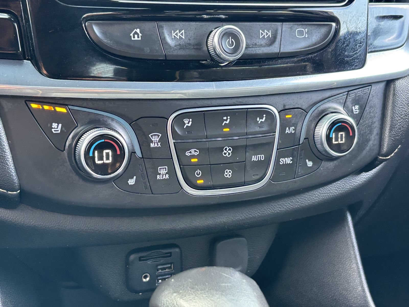 Used 2022 Chevrolet Traverse Premier w/ Redline Edition FWD image 7