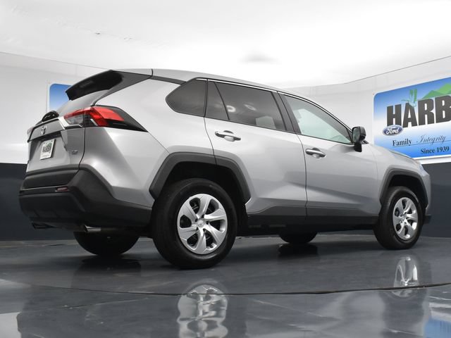 Used 2022 Toyota RAV4 LE FWD image 20