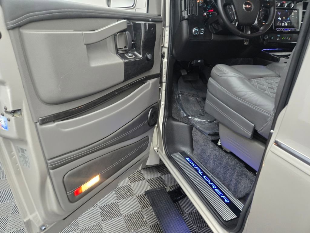 Used 2023 GMC Savana 2500 image 14