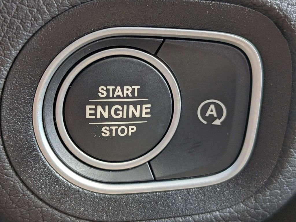 Used 2025 Mercedes-Benz GLE 350 4MATIC image 31