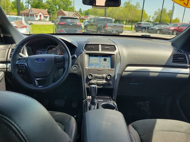 Used 2018 Ford Explorer XLT w/ Equipment Group 202A AWD/4WD image 15