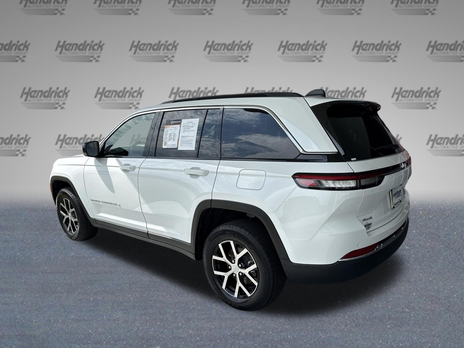 Used 2025 Jeep Grand Cherokee Limited AWD/4WD image 7