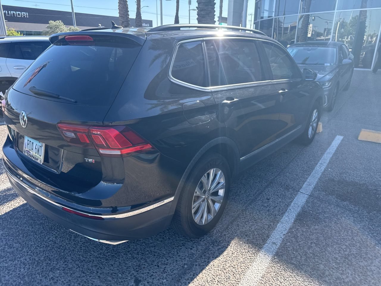 Used 2018 Volkswagen Tiguan SE w/ Panoramic Sunroof Package FWD image 6