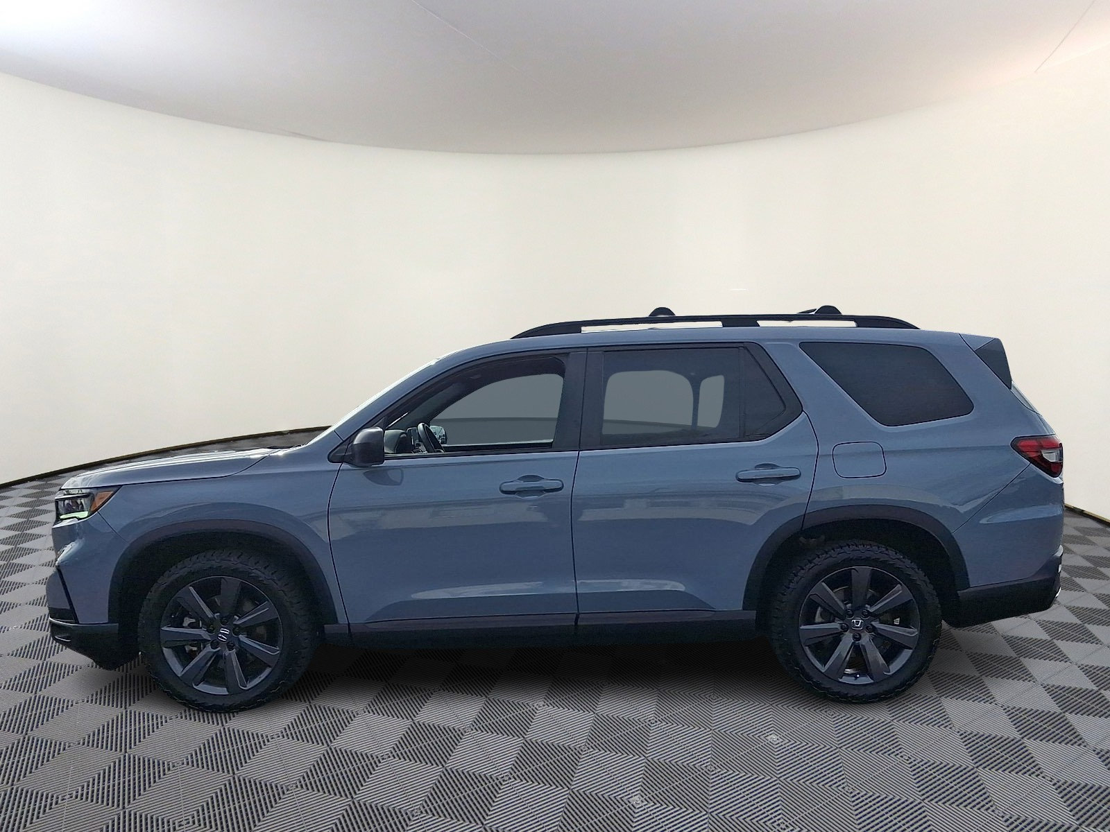 Used 2025 Honda Pilot Sport image 4