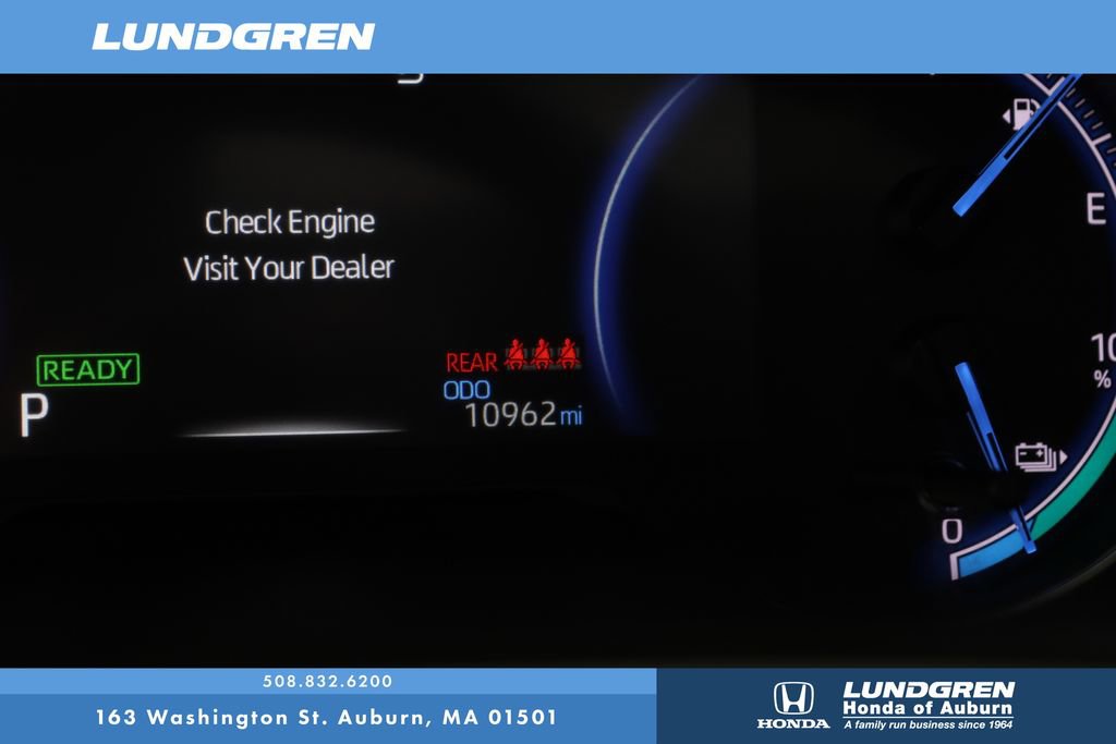 Used 2024 Toyota RAV4 SE w/ Weather & Moonroof Package image 18