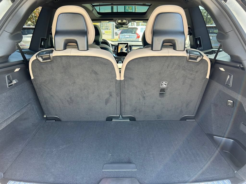 New 2026 Volvo XC90 B6 Plus w/ Protection Package AWD/4WD image 16