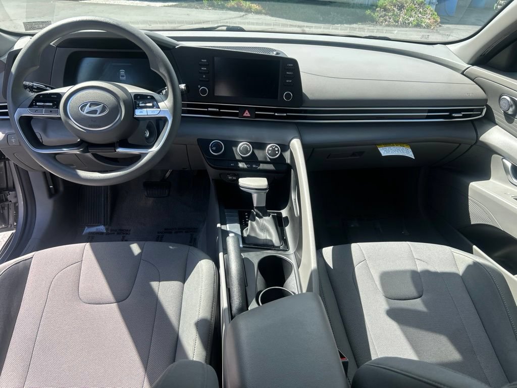 Used 2024 Hyundai Elantra SE FWD image 13