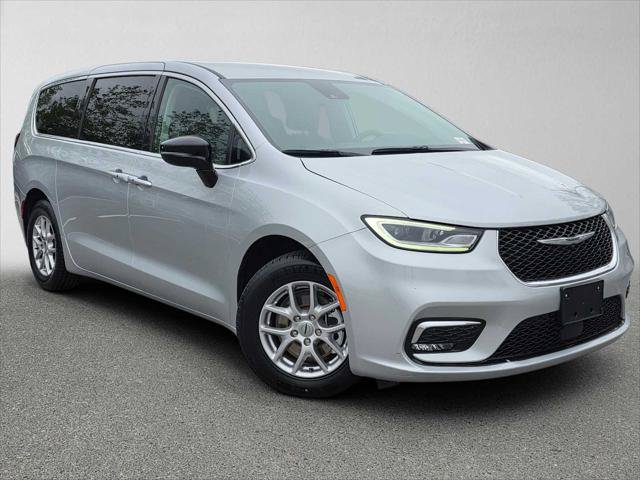Used 2024 Chrysler Pacifica Touring-L