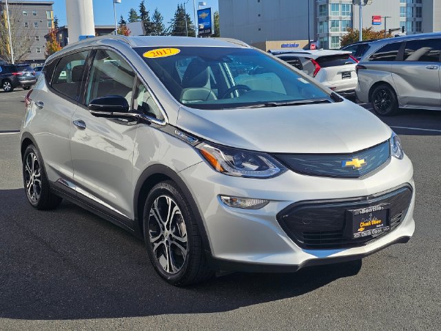 Used 2017 Chevrolet Bolt Premier w/ Driver Confidence II Package FWD image 9