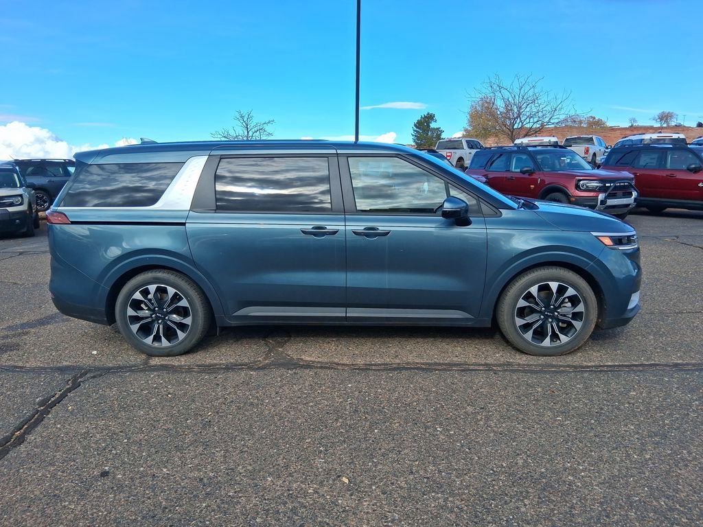 Used 2024 Kia Carnival EX image 6