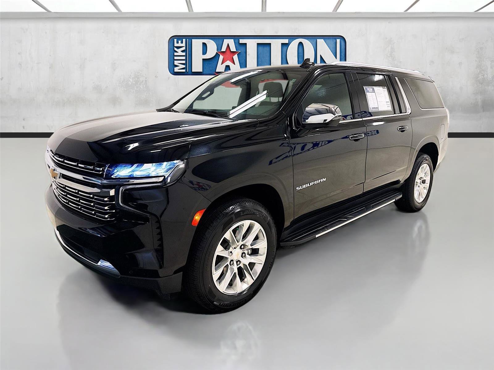 Used 2024 Chevrolet Suburban Premier AWD/4WD image 3