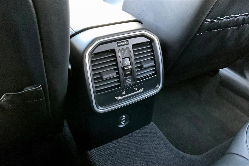 Used 2022 Porsche Macan Base image 10