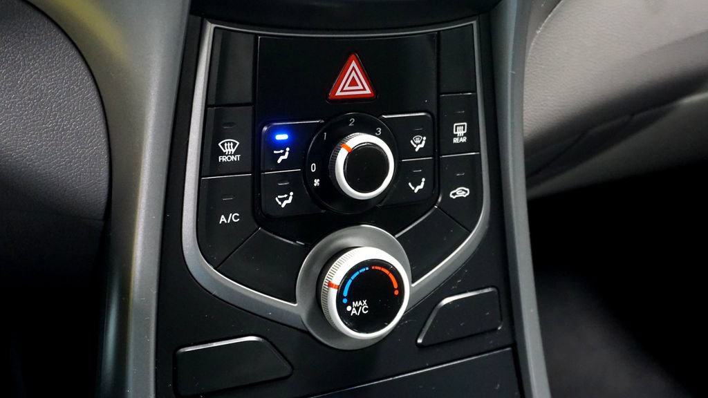 Used 2016 Hyundai Elantra SE FWD image 17