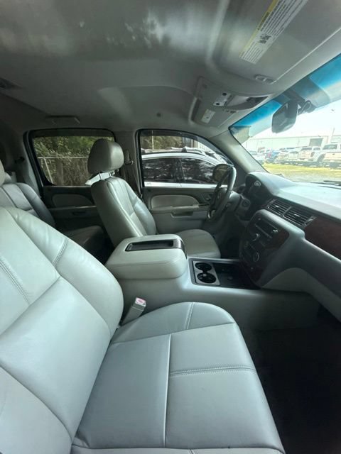 Used 2011 Chevrolet Avalanche LT w/ Luxury Package AWD/4WD image 13