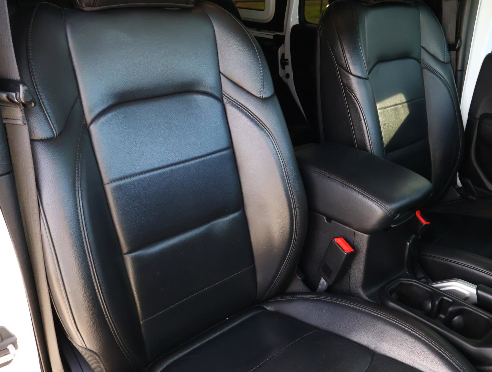 Used 2020 Jeep Wrangler Unlimited Sahara image 17