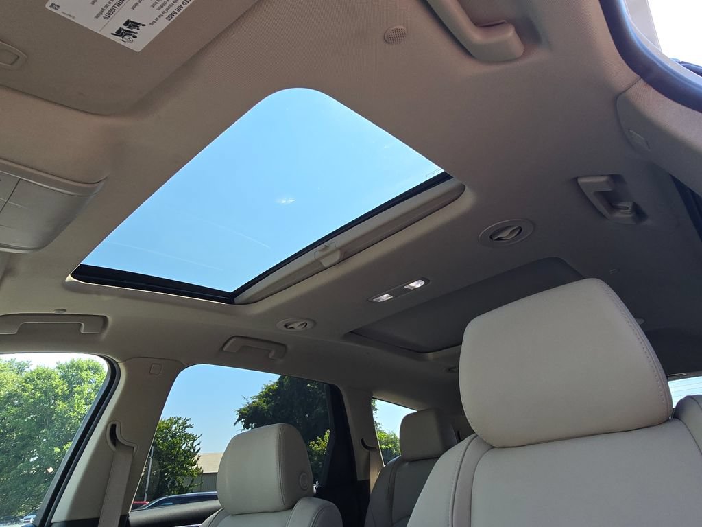 Used 2019 Buick Enclave Premium w/ Experience Buick Package AWD/4WD image 18