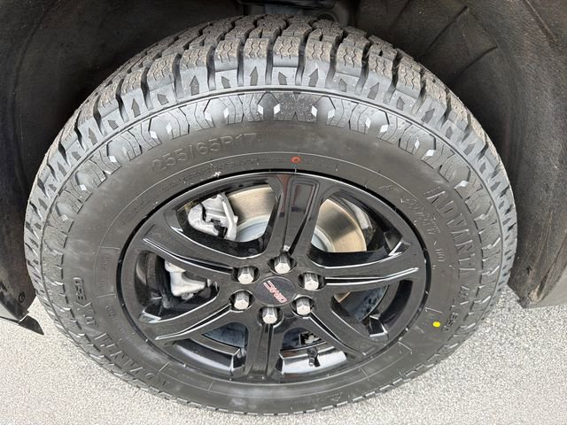 Used 2023 GMC Acadia AT4 w/ Technology Package image 11