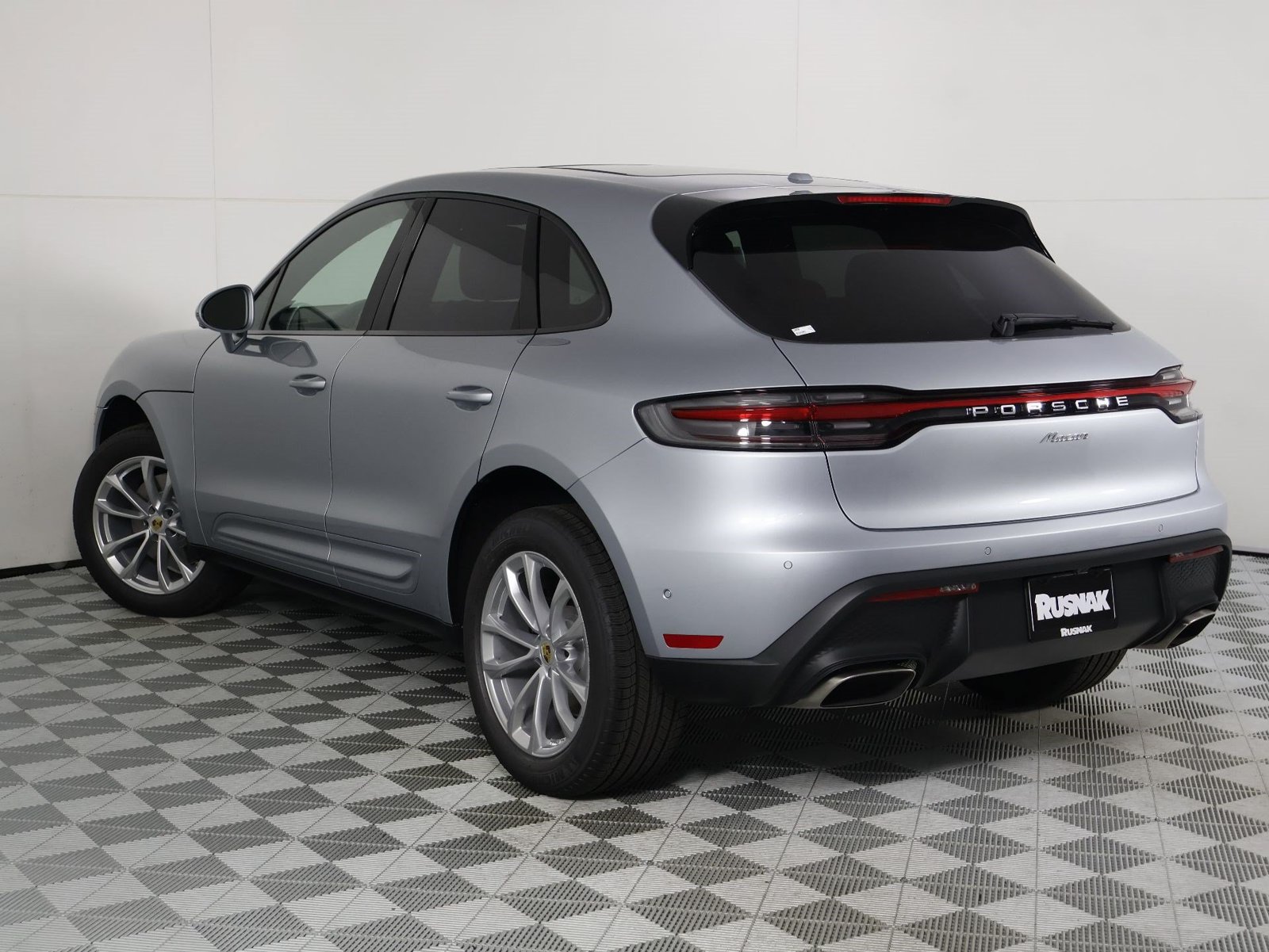 New 2026 Porsche Macan AWD/4WD image 3