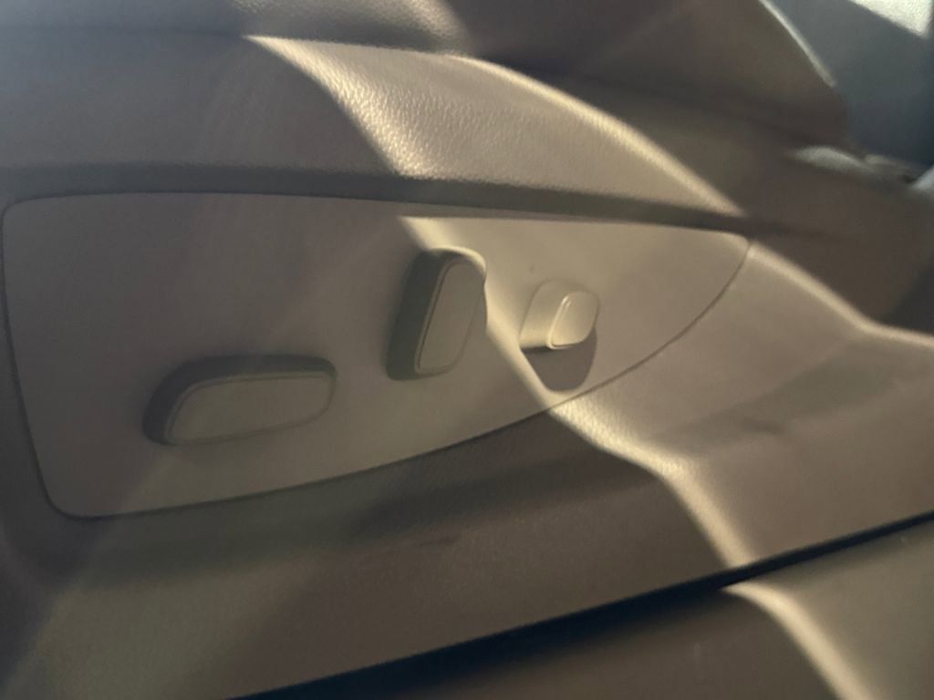 Used 2017 Chevrolet Suburban LT image 16