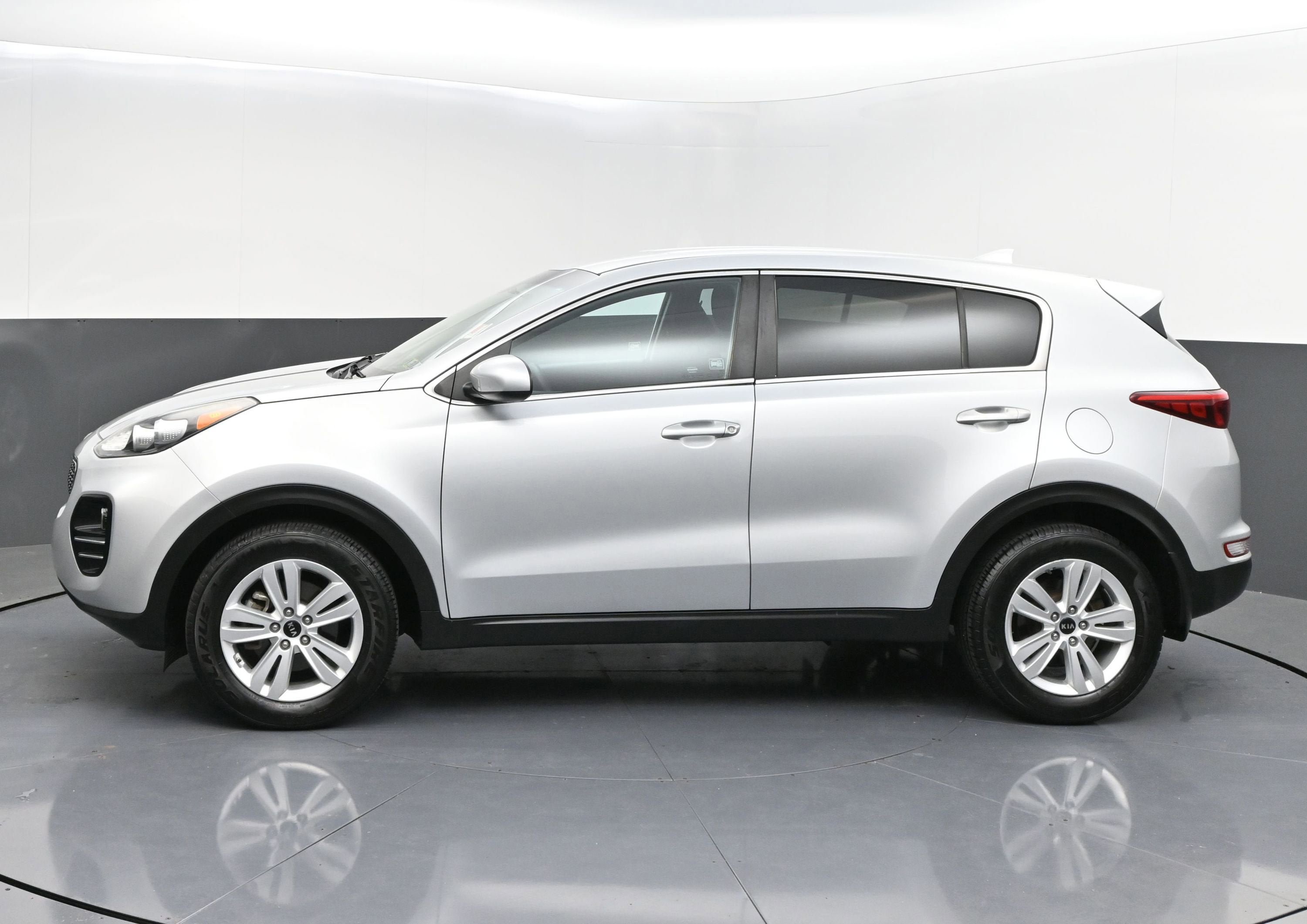 Used 2019 Kia Sportage LX AWD/4WD image 4
