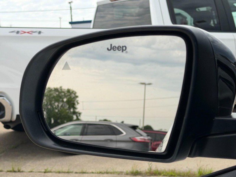 Used 2025 Jeep Compass Trailhawk AWD/4WD image 33
