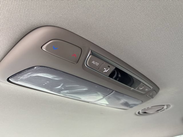 Used 2024 Kia Telluride S AWD/4WD image 19